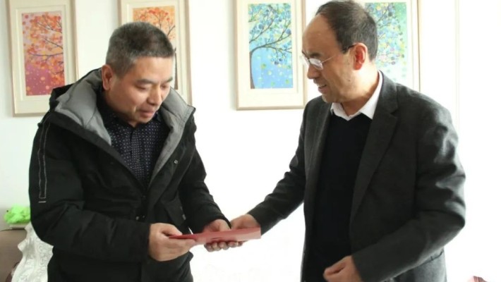 新春慰問送關懷 歲寒情深暖人心——甘肅建投總法律顧問、董事會秘書毛宏勇走訪慰問裝備公司困難黨員