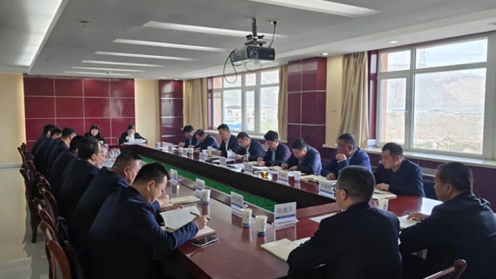 裝備公司黨委開展深入貫徹中央八項規定精神學習教育讀書班第一次集中學習